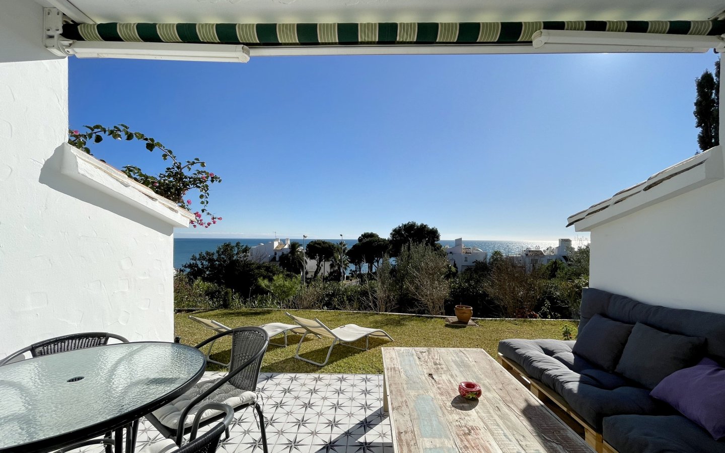 Las Maravillas Townhouse balcony 2-min