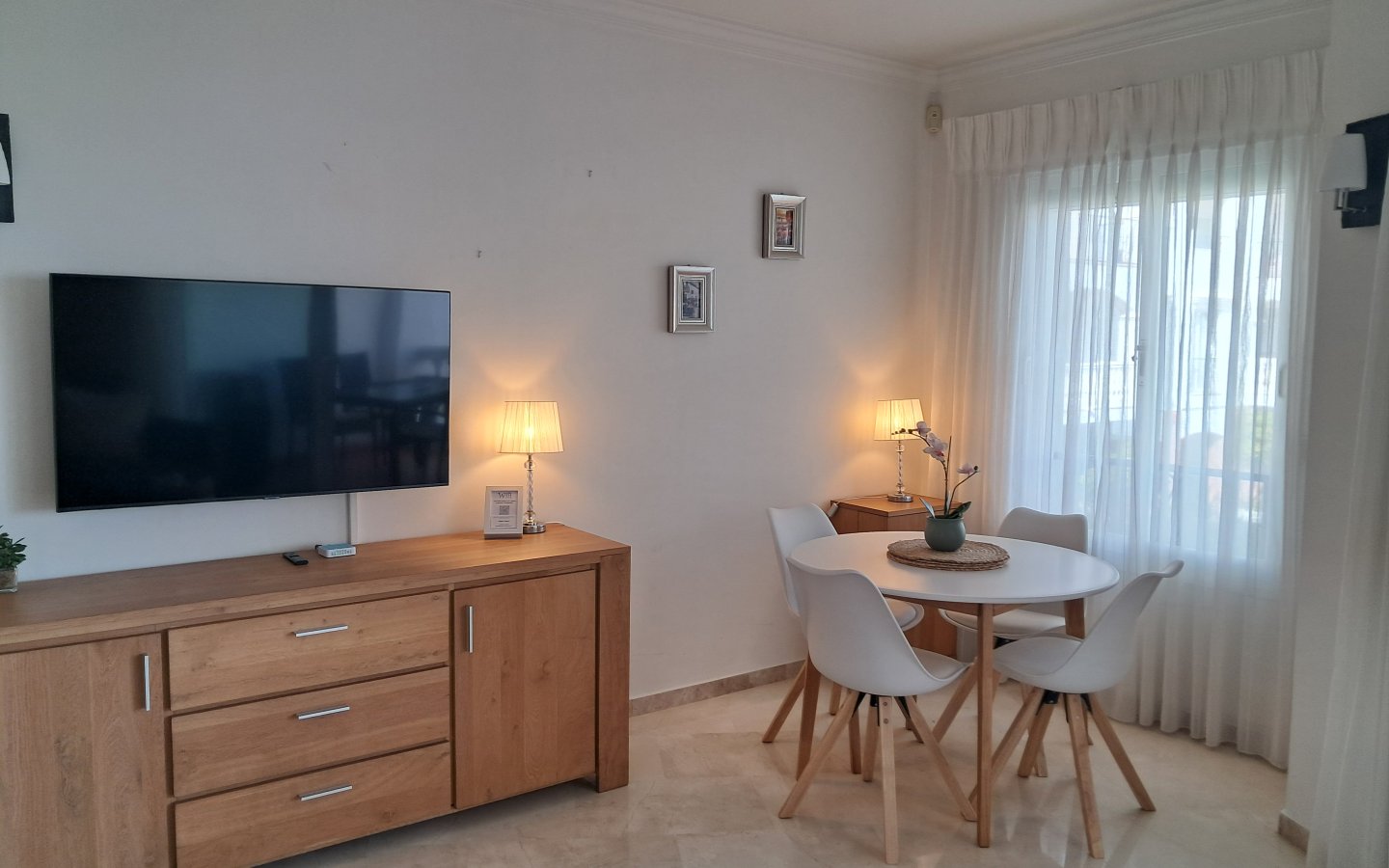 Jazmin - Lounge dining & TV Jazmin - Lounge dining & TV