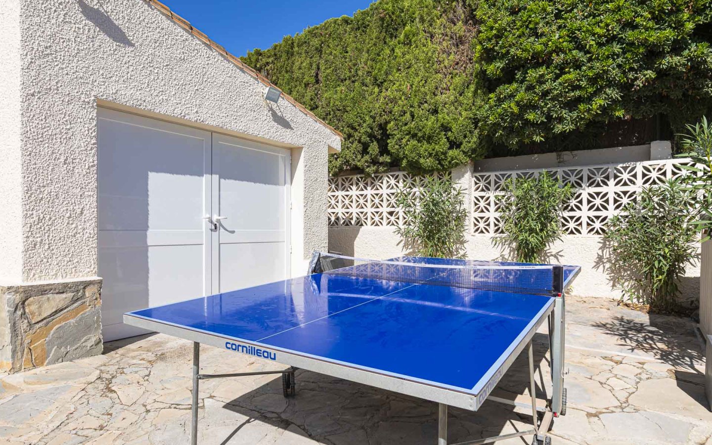 Tennis table