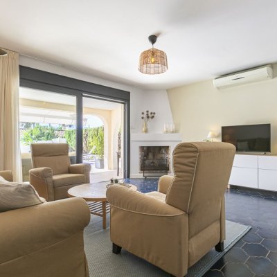 Lounge outside view