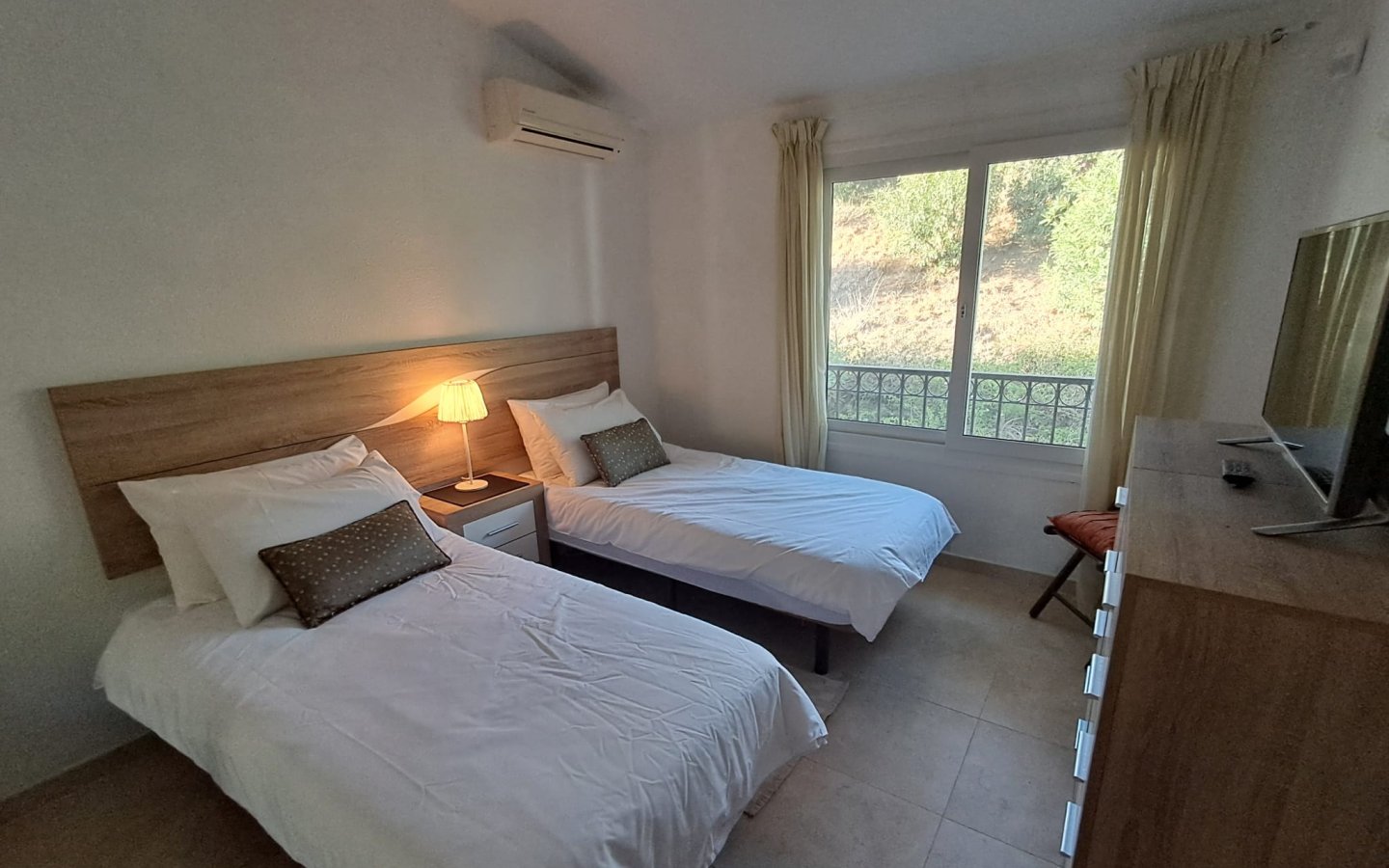 Jardin A - Second bedroom Single & Double configuration Jardin A - Second bedroom Single & Double configuration