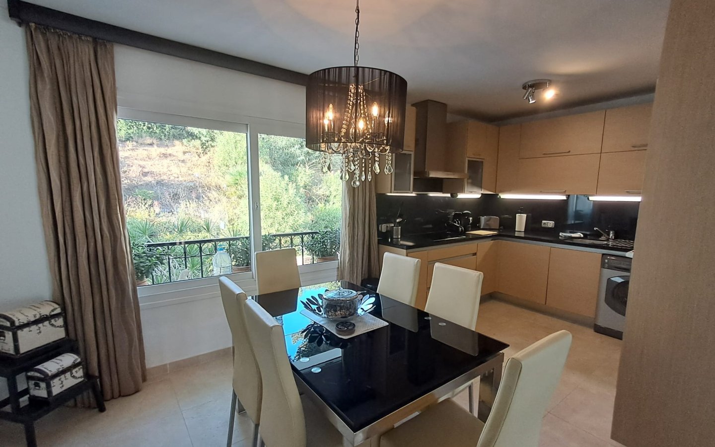 Jardin A - Dining area Jardin A - Dining area