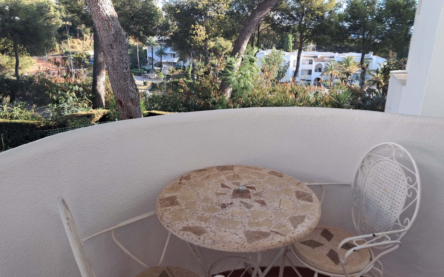 Jardin A - Relaxing with a coffee Jardin A - Relaxing with a coffee