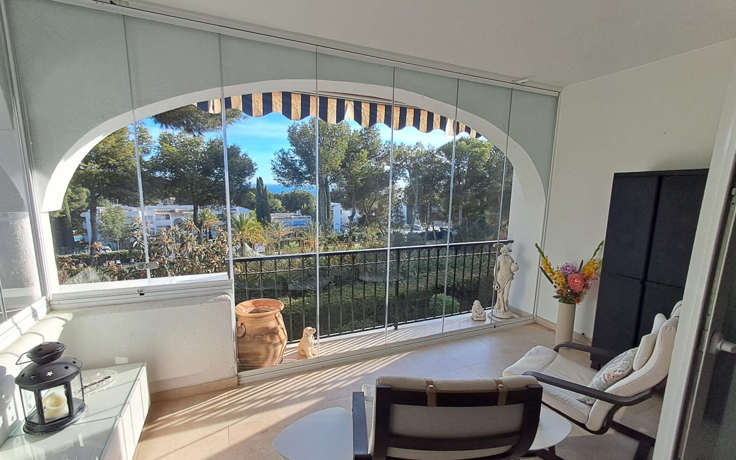 Jardin A - Watching the world go by!! Jardin A - Watching the world go by!!