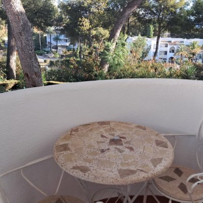 Jardin A - Relaxing with a coffee