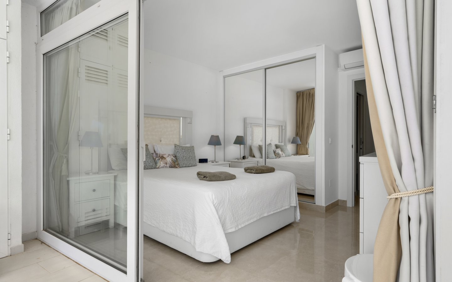 Af114 - Master Bedroom