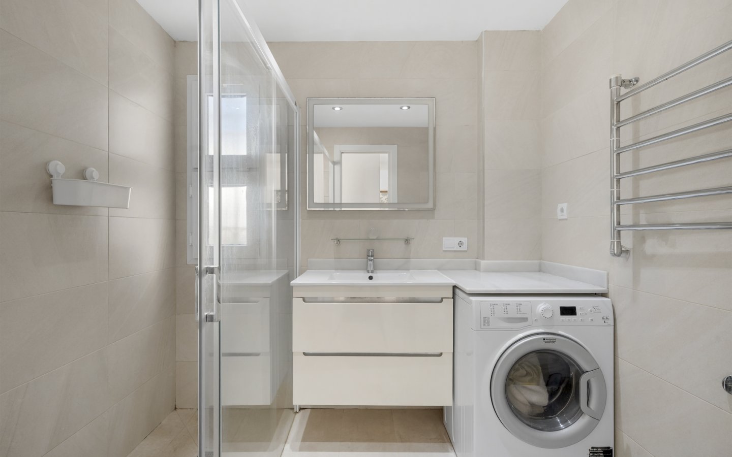 AF114 - Bathroom